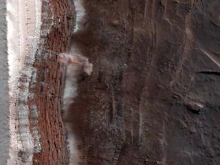 Получены фотографии схода лавин на Марсе (ФОТО)