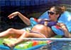 Джессика Альба готовится к родам в бассейне (ФОТО)