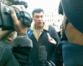 Немцову в лицо плеснули нашатырный спирт Немцову в лицо плеснули нашатырный спирт