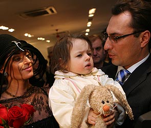 Волочкова появилась на публике в сопровождении бывшего мужа Волочкова появилась на публике в сопровождении бывшего мужа