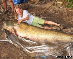 Британская школьница поймала самую большую рыбу в Европе Британская школьница поймала самую большую рыбу в Европе