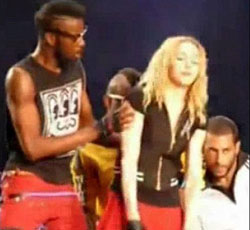 Мадонна 2 раза упала в обморок во время концерта в Болгарии (ВИДЕО)
