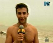 Иван Ургант с голым задом бегает по пляжу (ВИДЕО)