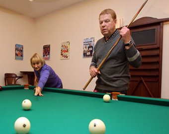 Михаил Кокшенов в 73 года женится на миллионерше Михаил Кокшенов в 73 года женится на миллионерше