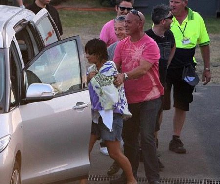 Лили Аллен упала в обморок после выступления в Австралии (ФОТО)