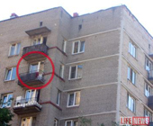В Петербурге мать с детьми выбросилась из окна