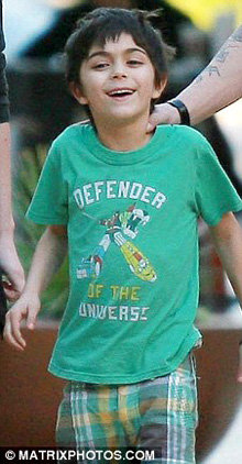 Меган Фокс носит футболки своего приемного сына (ФОТО)