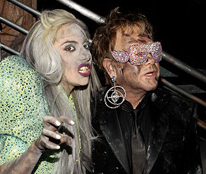 Lady Gaga станет крестной сына Элтона Джона