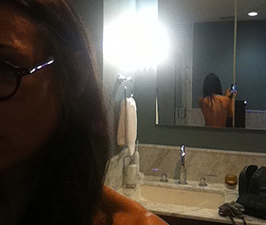 48-летняя Деми Мур снялась топлес в ванной (ФОТО)